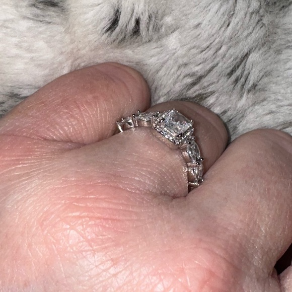 Emerald & Marquise CZ Stone Halo Double Band Ring
Size 7 white gold - Picture 4 of 9